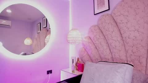 zoe_blosson online show from May 31, 2:43 am