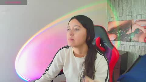 Z O E online show from April 1, 8:50 pm