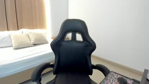 Zoe  online show from May 5, 12:22 pm