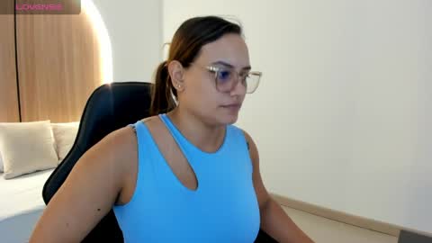 Zoe  online show from May 12, 12:25 pm