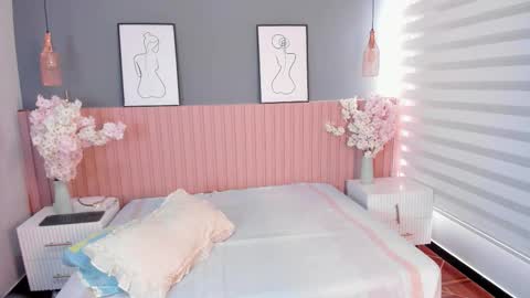 zoe_henderson online show from March 1, 12:20 pm