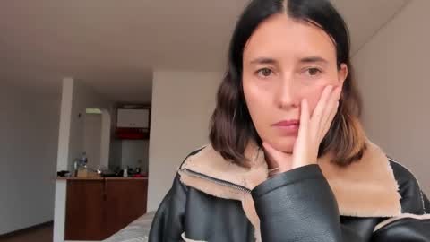 Snapshot of zoe_jeane_beker chatting on February 13, 10:33 pm ZOE online show from February 13, 10:33 pm