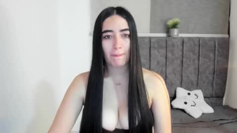 zoe_jones7 online show from December 3, 7:20 am