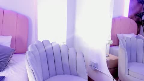 zoe lee    online show from October 3, 11:51 am