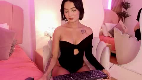 zoe lee    online show from October 11, 11:59 am