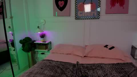 Zoe Lynch online show from February 25, 11:47 am