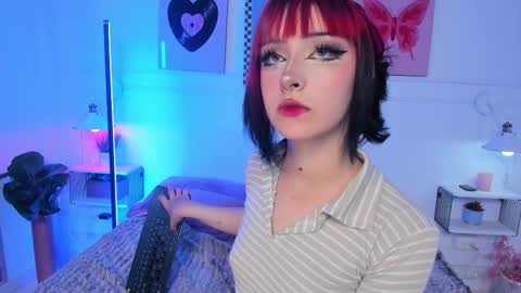 Zoe Lynch online show from March 4, 11:40 am