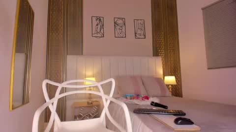 Hi guys i am Zoe  online show from February 5, 11:47 am