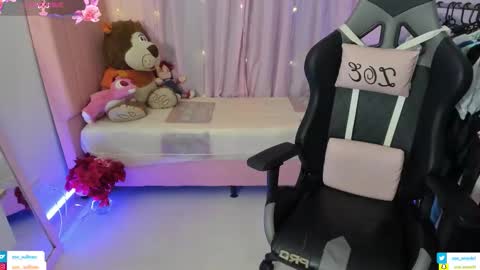 zoe_sullivan_ online show from February 27, 9:13 am