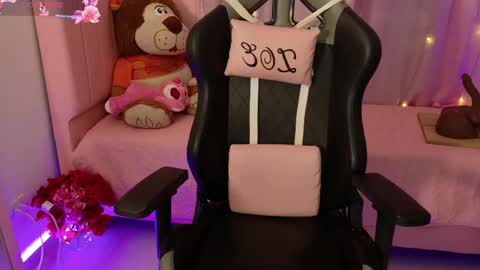 zoe_sullivan_ online show from May 11, 9:38 am