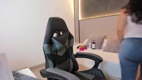 zoee_zi online show from September 29, 6:51 pm