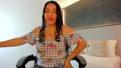 zoee_zi online show from November 1, 7:02 pm