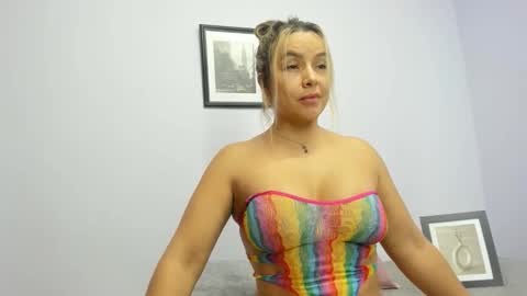 Snapshot of zoesamara chatting on October 21, 3:11 am Isabella online show from October 21, 3:11 am