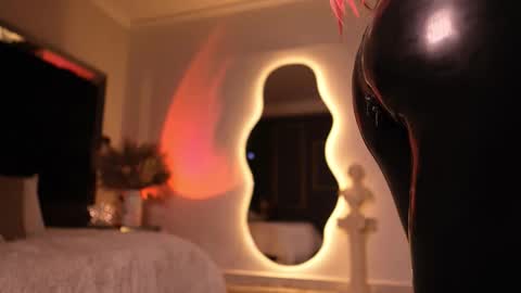 zoevidal_ online show from November 14, 12:07 pm