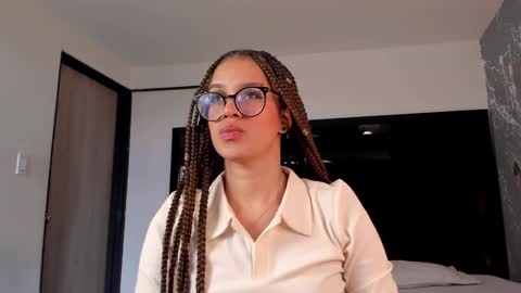 Zoe online show from October 3, 2:58 pm