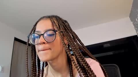 Zoe online show from October 8, 1:06 pm