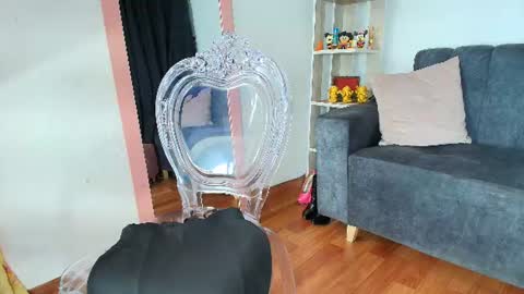 zully_green online show from June 30, 4:01 am