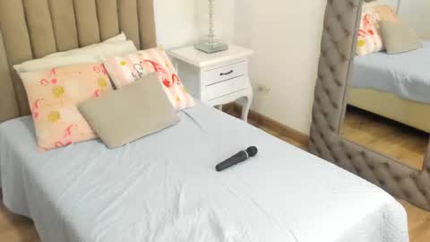 Im Zusan My schedule is from 1030pm to 430 am colombian time online show from March 22, 8:29 am