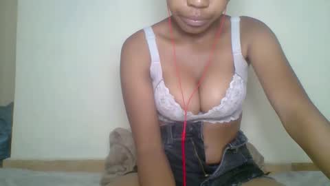 zyraelle_01 online show from May 25, 7:42 pm
