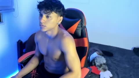zyzz_1812 online show from June 8, 2:34 am