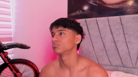 zyzz_1812 online show from October 30, 7:25 pm