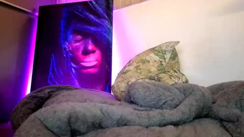 zzarraaa online show from March 18, 9:20 pm